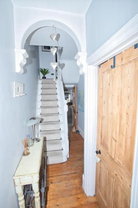 Restful And Cosy 4 Bed Home Minutes From The Beach Sandgate Ngoại thất bức ảnh