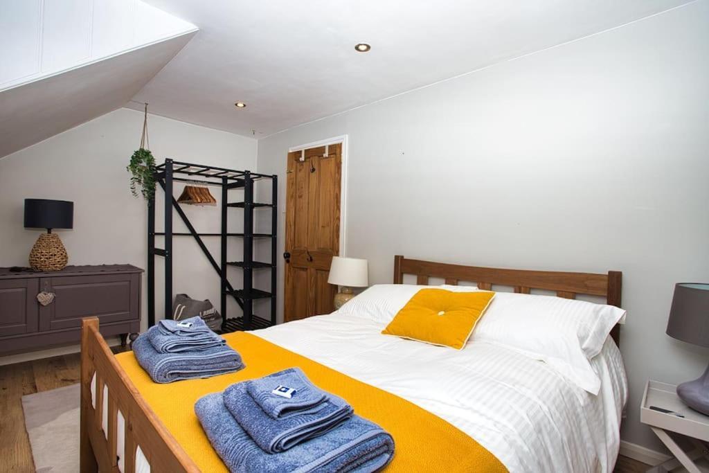 Restful And Cosy 4 Bed Home Minutes From The Beach Sandgate Ngoại thất bức ảnh